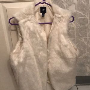 White faux fur vest size L